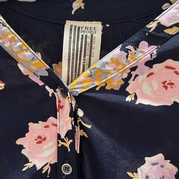 Free People Medium Julia Printed Navy Floral dress or tunic long sleeves EUC! - Picture 4 of 7
